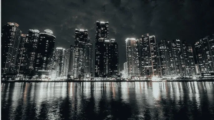 年轻的母亲在线观看中字翻译 - 城市之光：霓虹背后的人间烟火